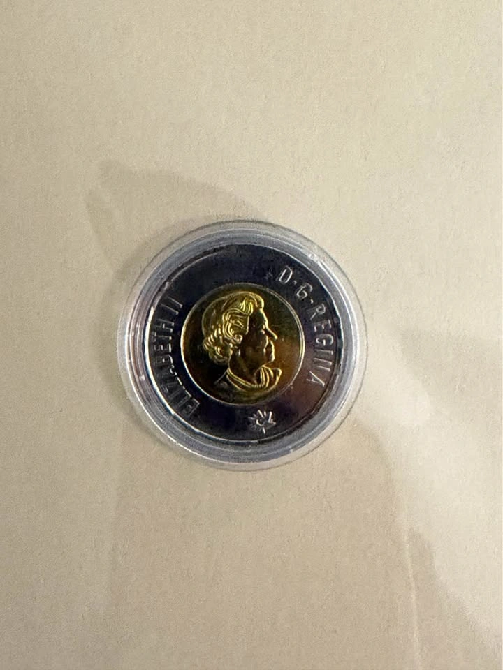 2017 Canada "Dance of the Spirits" Glow Toonie - Snow Cap Error - photo 2