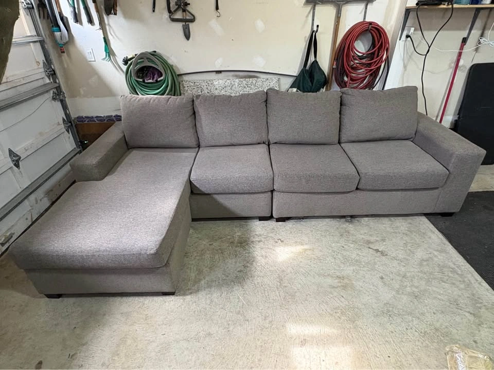 Grey Modern Sectional Sofa w/ Reversible Chaise - Free Delivery - photo 2