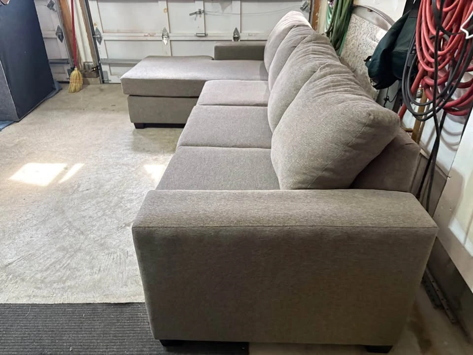Grey Modern Sectional Sofa w/ Reversible Chaise - Free Delivery - photo 4