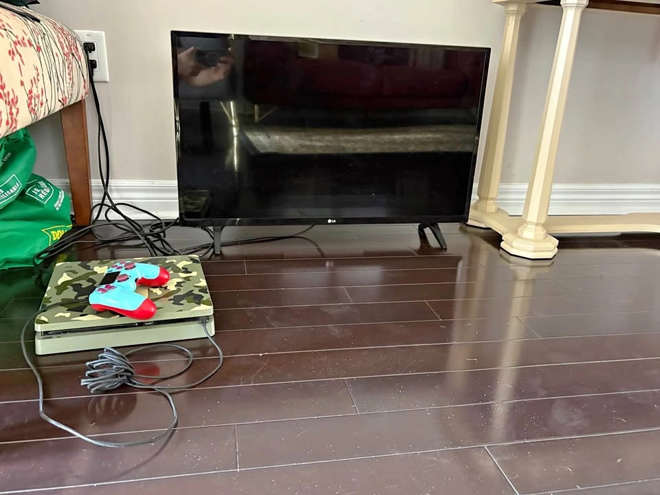 PS4 + TV