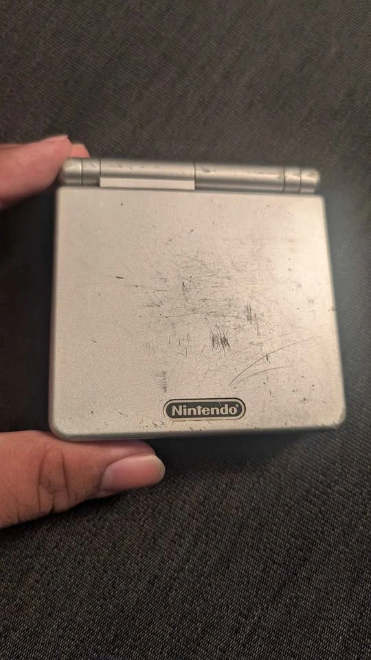 Game Boy Advance SP Silver - photo 2