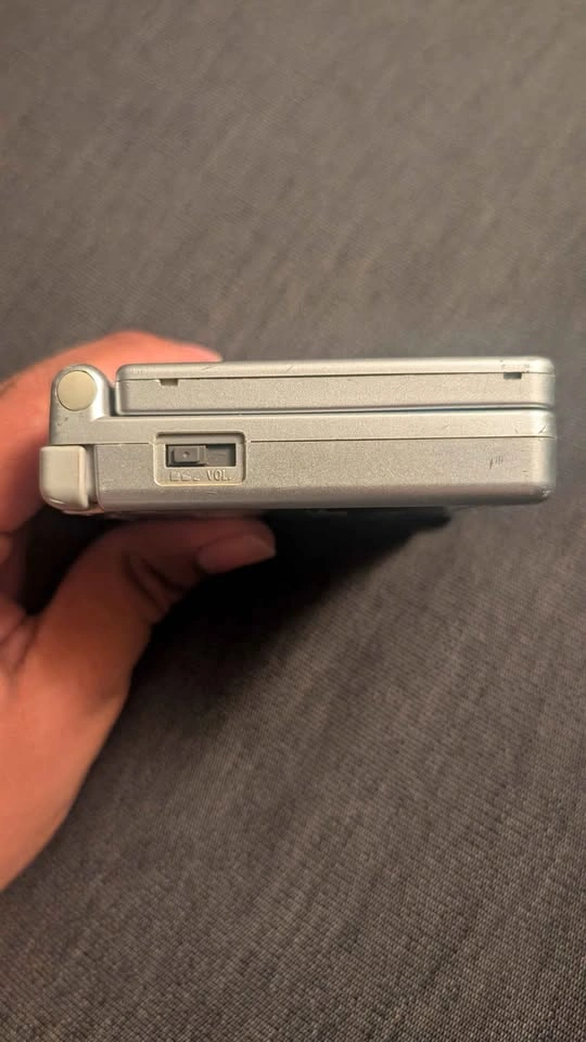 Game Boy Advance SP Silver - photo 3