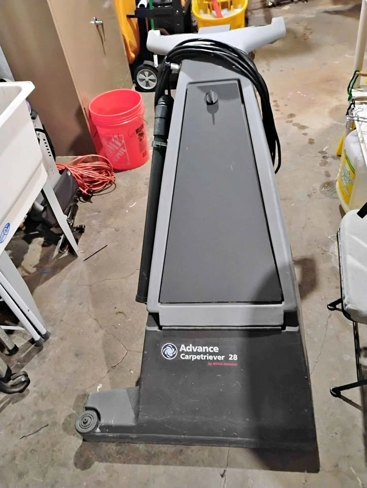 Advance CarpeTriever Wide Area Vacuum, 28"