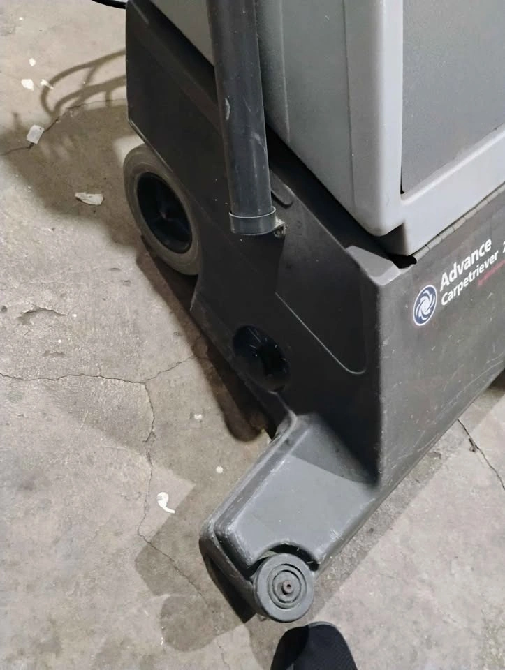 Advance CarpeTriever Wide Area Vacuum, 28" - photo 3