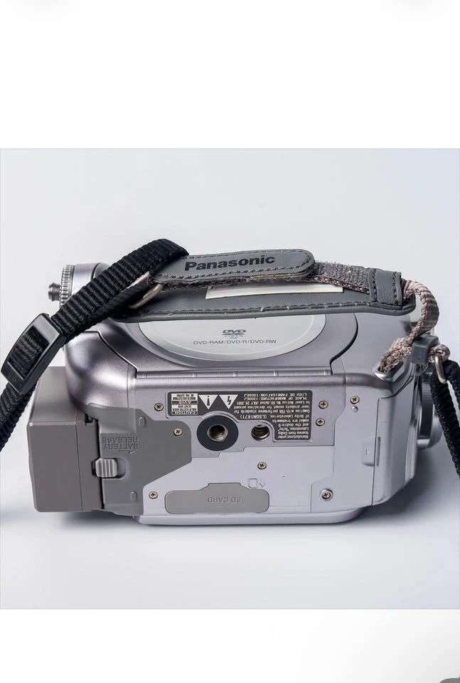 Panasonic 3CCD 3.1MP DVD Camcorder with Leica Lens - photo 2