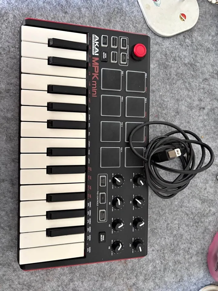 AKAI MPK mini MKI MIDI keyboard controller