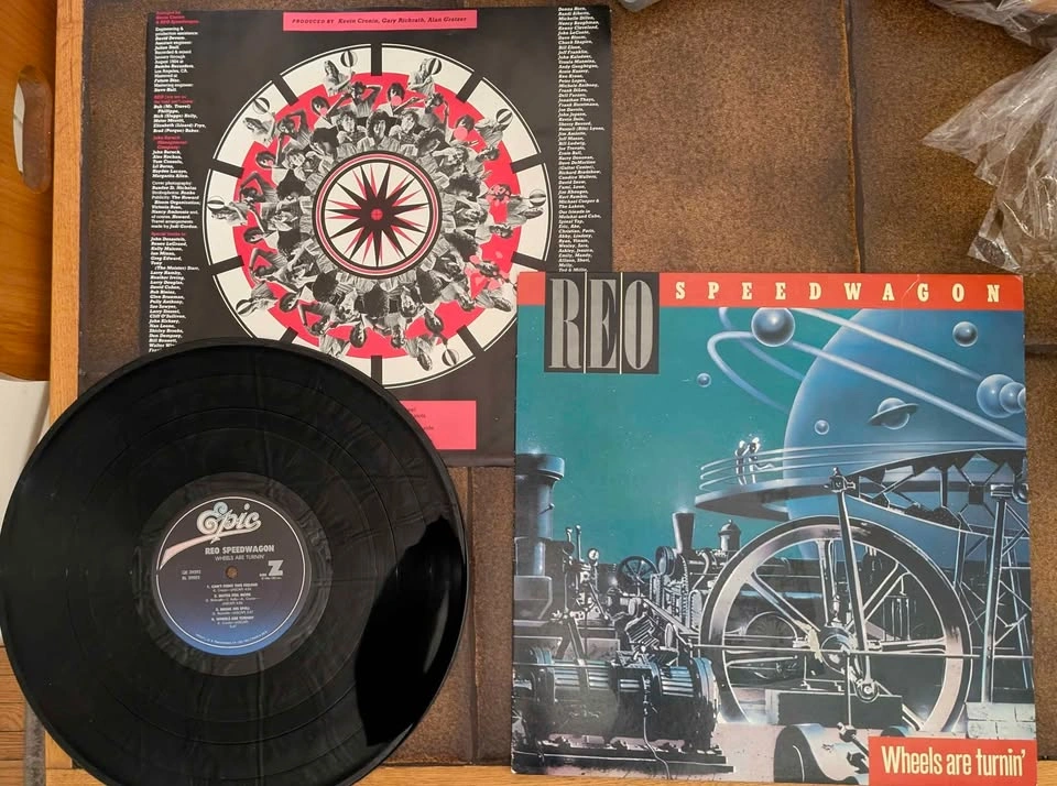 REO Speedwagon Wheels Are Turnin LP 1984 Epic Records - photo 5
