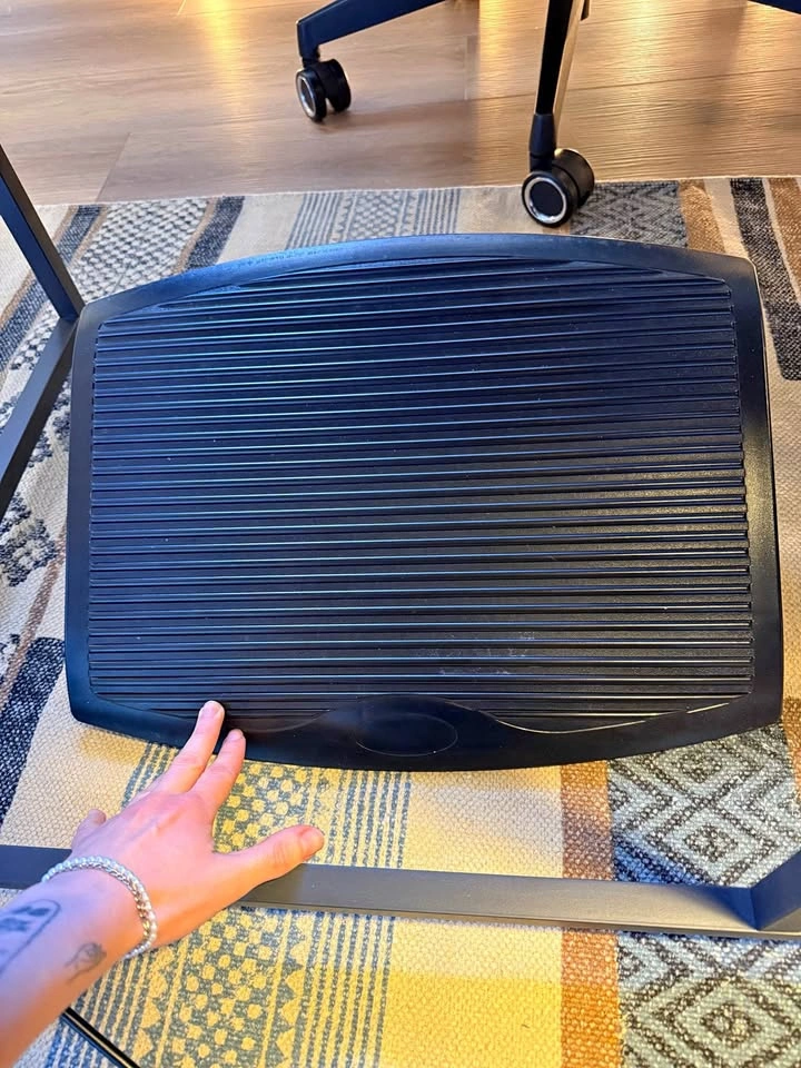 Ergonomic Foot Stool