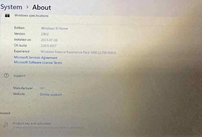 Clean used Hp Laptop with a Mouse