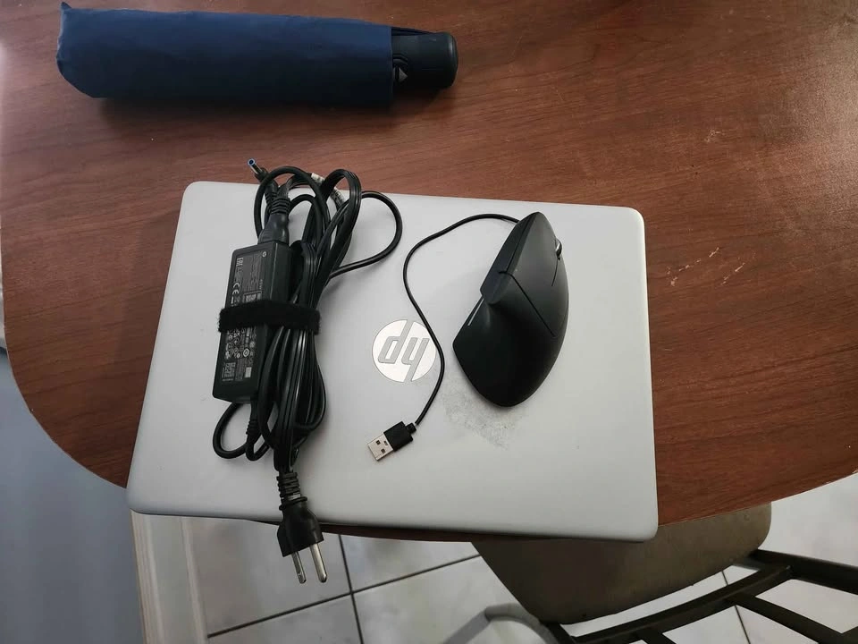 Clean used Hp Laptop with a Mouse - photo 3