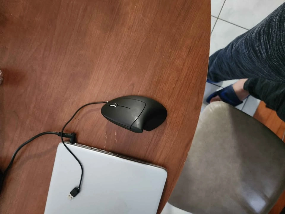 Clean used Hp Laptop with a Mouse - photo 4