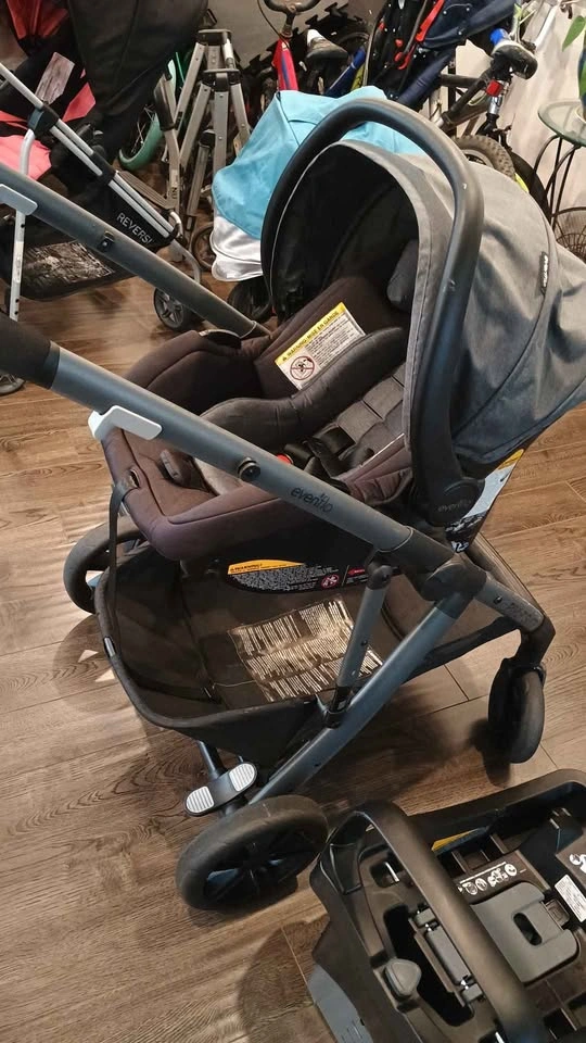 Evenflo Pivot Suite Car Seat and Stroller Travel System - photo 2