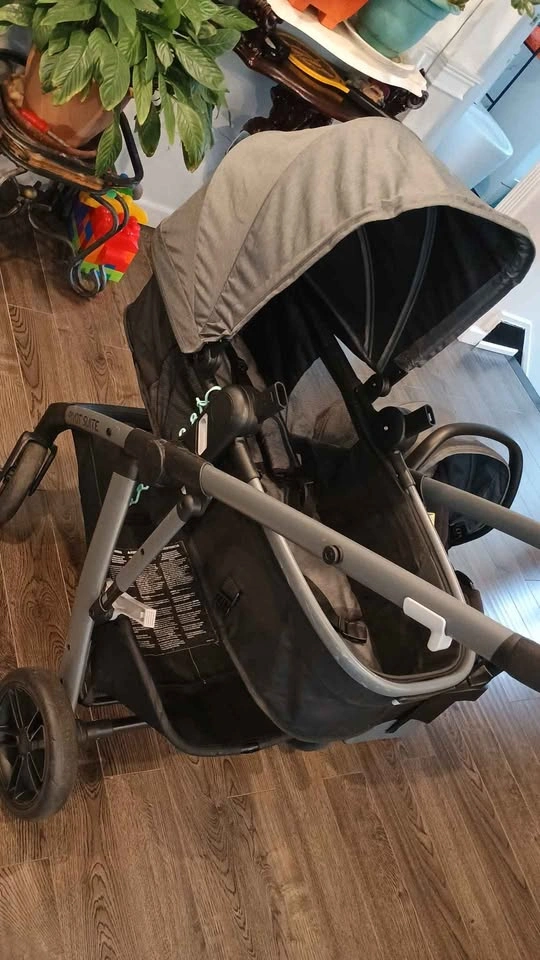Evenflo Pivot Suite Car Seat and Stroller Travel System - photo 3