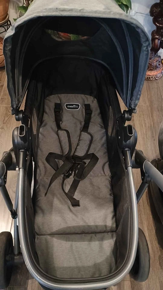 Evenflo Pivot Suite Car Seat and Stroller Travel System - photo 4
