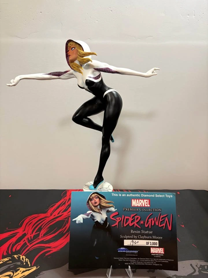 Marvel Premier Collection Spider-Gwen Statue #1930/3000 - Diamon - photo 2
