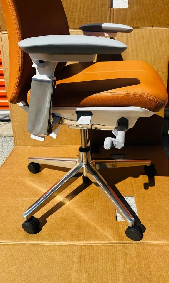 Haworth Fern Office Chair (Leather) Like New - photo 2