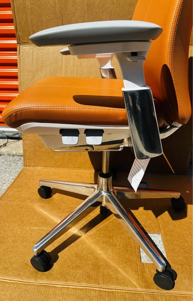 Haworth Fern Office Chair (Leather) Like New - photo 3