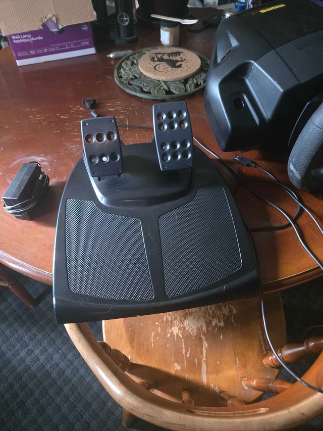 Logitech Momo Racing Wheel with Pedals - photo 2