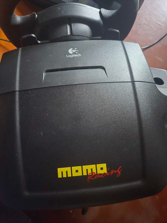 Logitech Momo Racing Wheel with Pedals - photo 3