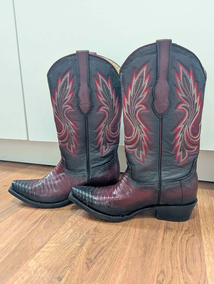 Los Altos Burgundy Teju Lizard Snip Toe Cowboy Boots. Women’s 8.
