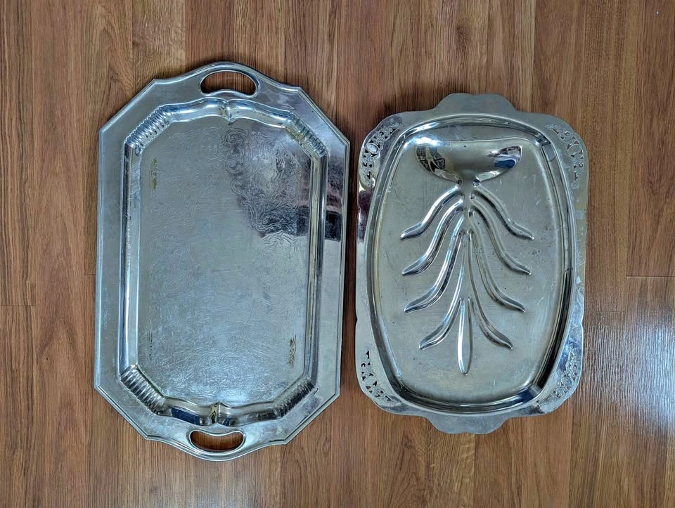 2 Metal Serving Trays