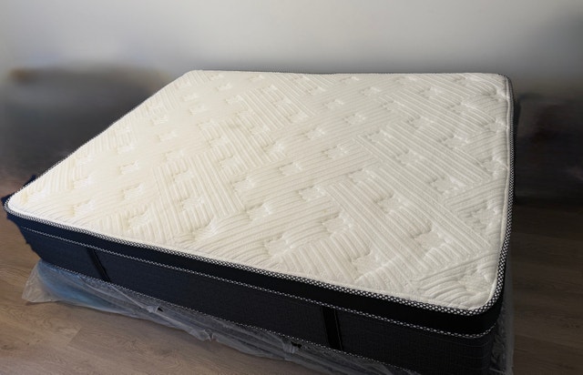 Lightly Used White Queen Mattress + Free Bed Box - photo 3