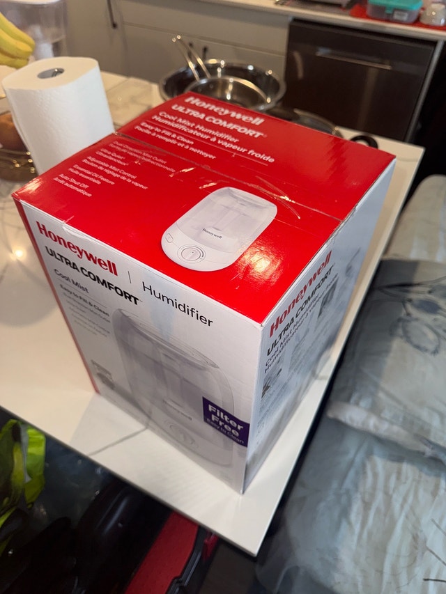 Honeywell Ultra Comfort Mist Humidifier – Clean & Barely Used - photo 2