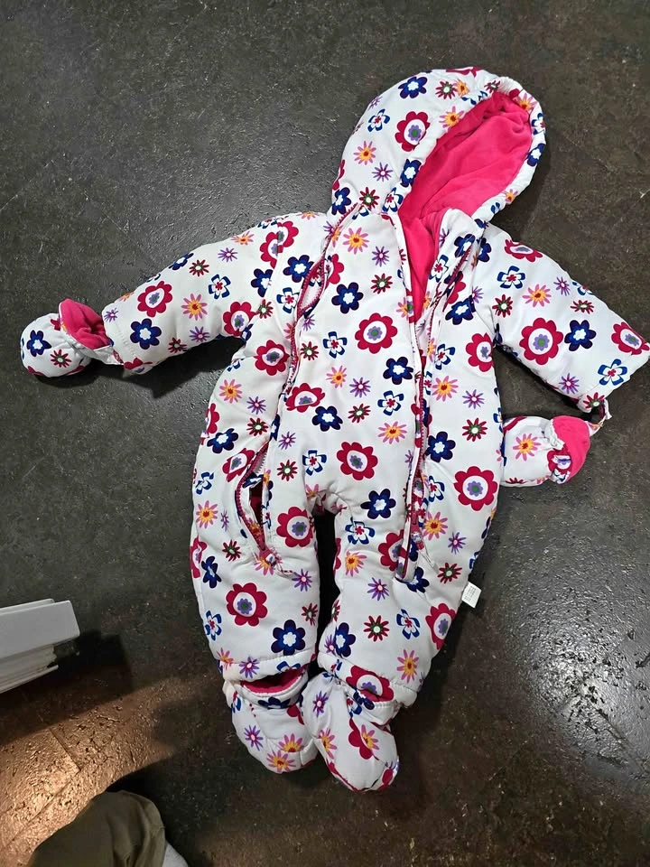 Kidsbett Floral Snowsuit 6-12 mths