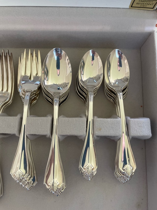 Oneida King James Silver 8 Place Settings + 4 Serving Pieces - photo 2