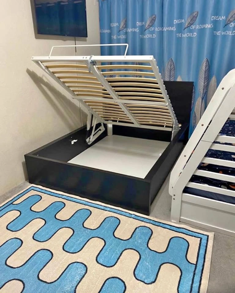 Storage queen bed