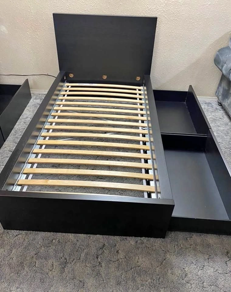 Twin bed with 2 drawers