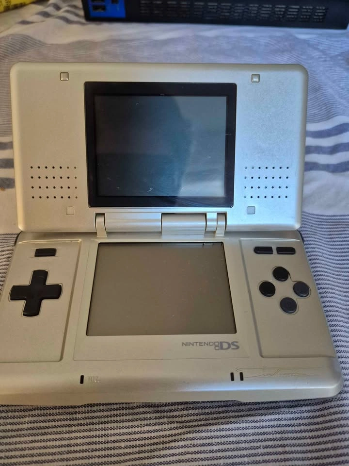 Nintendo DS (Original) - photo 2