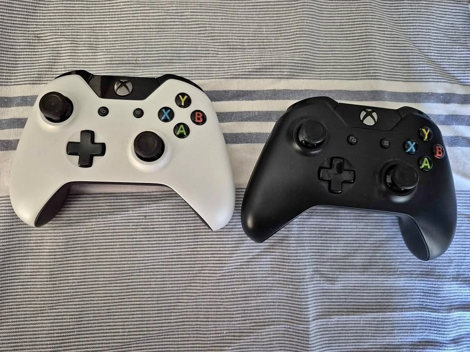 Xbox One Controllers (Need Repair)