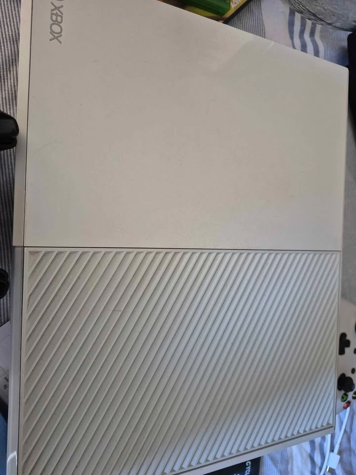 Xbox One (Cosmetically Flawed) - photo 2