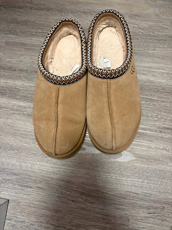 UGG Tasman