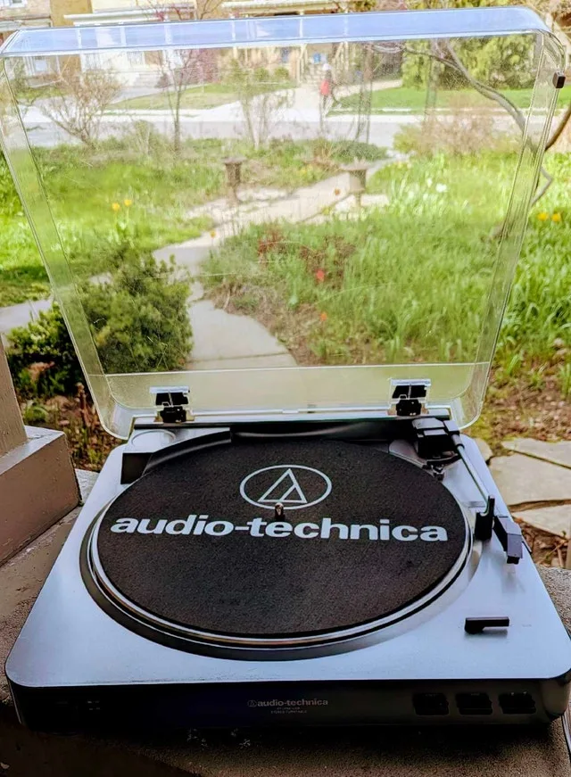 audio-technica AT- LP60 turntable