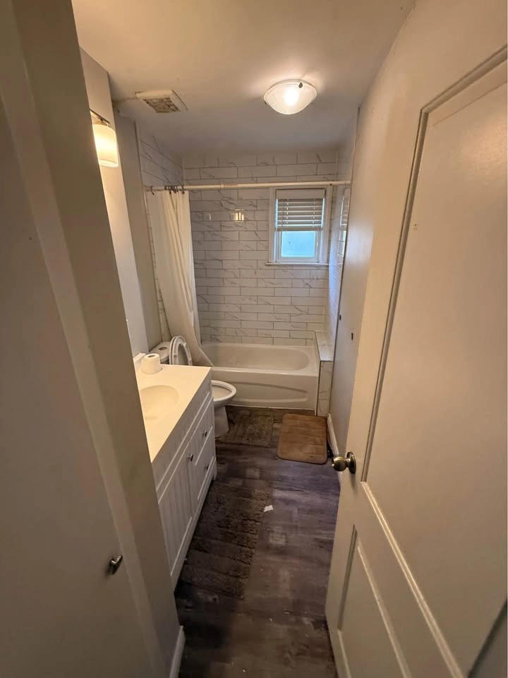 4 Beds 2 Baths - House - photo 3