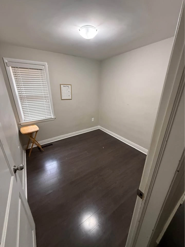 4 Beds 2 Baths - House - photo 4