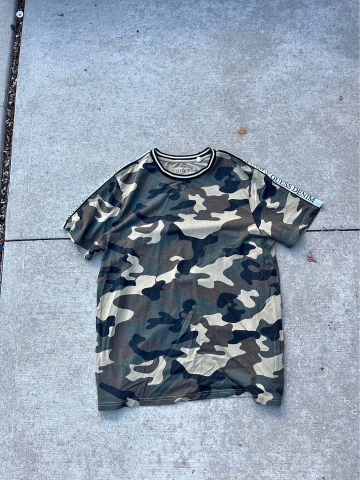 Guess Tee