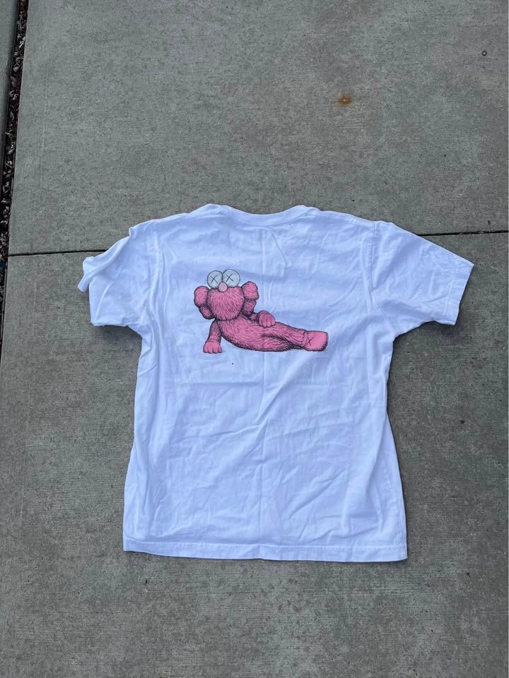 Kaws x Uniqlo tee - photo 2