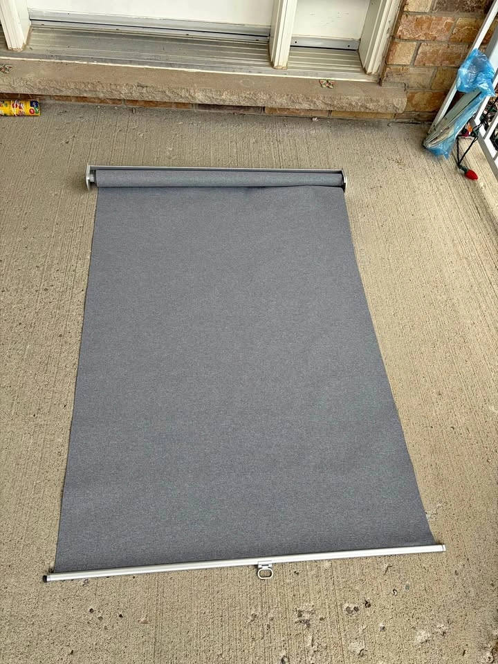 Retracting blind