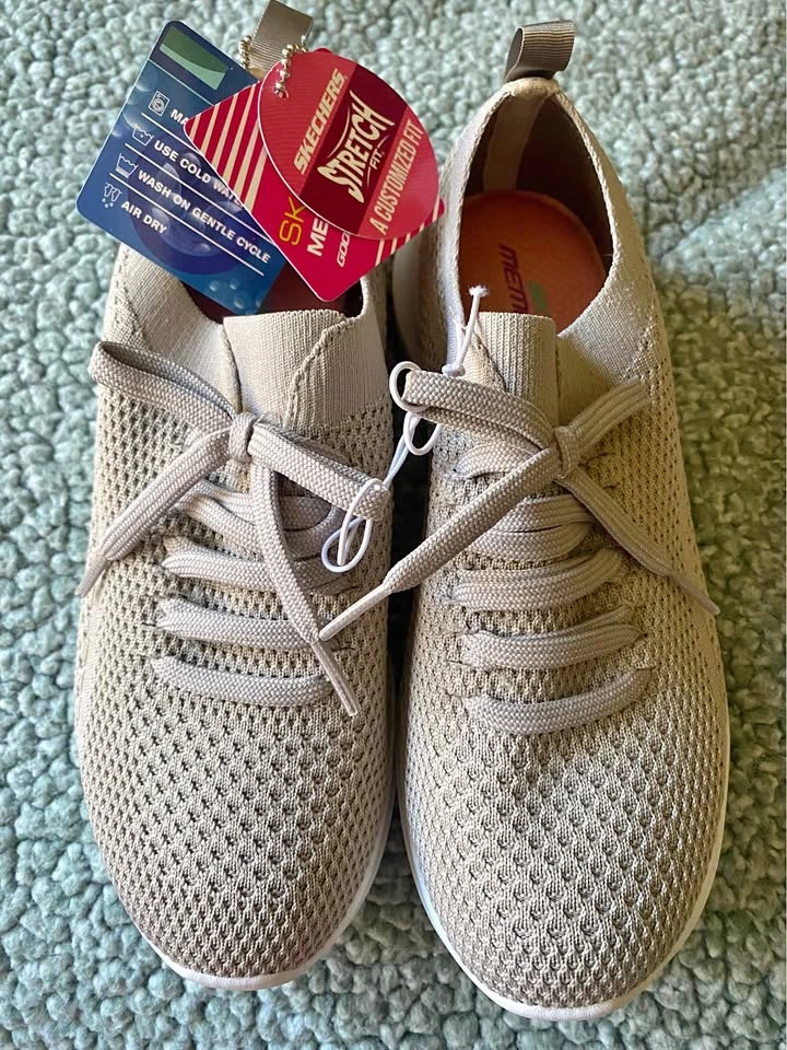 NEW WOMENS SKECHERS