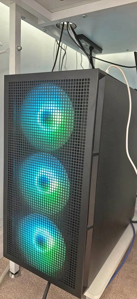 Gaming Desktop PC RTX 4070 Ti SUPER / Ryzen 7 / 2TB SSD / 32GB R