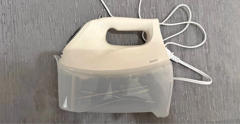 6 Speed Hand Mixer with Snap-On Case, White