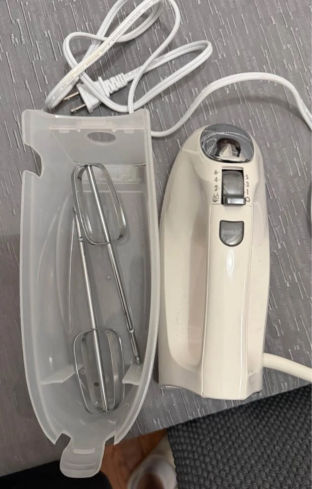 6 Speed Hand Mixer with Snap-On Case, White - photo 2