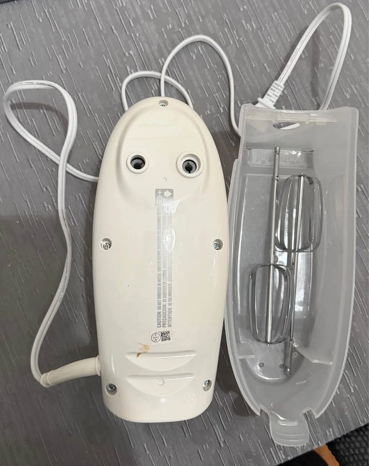 6 Speed Hand Mixer with Snap-On Case, White - photo 3