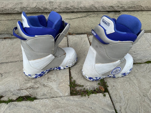 Youth Snow Boots - one tightener is broken - photo 2