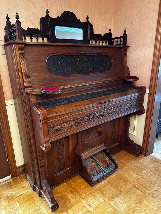 Dominion Organ & Piano Co. Late 1800s
