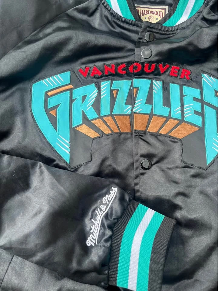 Vancouver Grizzlies Varsity Jacket - photo 2