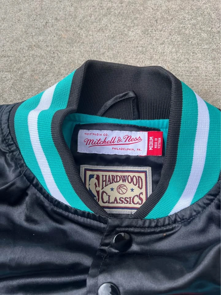 Vancouver Grizzlies Varsity Jacket - photo 3